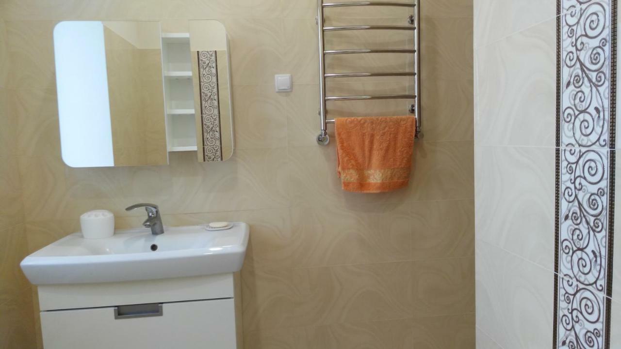 Separate Room Homestay In A Private House, Facilities Shared With Owner Berdychiv 外观 照片